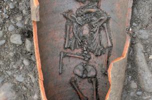 Tombe à inhumation, IIIe-IVe siècles