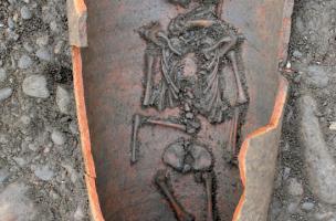 Tombe à inhumation, IIIe-IVe siècles