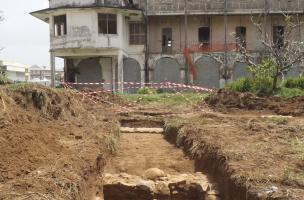 Fouille archéologique dans l'ancien hôpital Jean-Martial à Cayenne