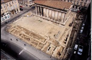 Quartier romain situé à proximité de la maison Carrée de Nîmes (Gard), daté du Ier s. avant notre ère. L'urbanisation de la partie sud-ouest de la ville romaine intervient à partir du règne d'Auguste