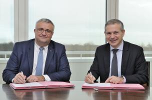 Philippe Amequin, directeur général de Bouygues Travaux Publics et Pierre Dubreuil, directeur général de l’Inrap. 