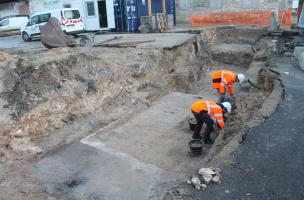  sols et murs en cours de nettoyage. Un site monumental antique des IIe-IIIe siècles a été découvert à Reims (Marne), en 2023. 
