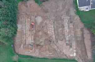 Vue aérienne de la zone d'extraction de l'argile, au cours de la fouille du CHS à Sevrey (Saône-et-Loire). 