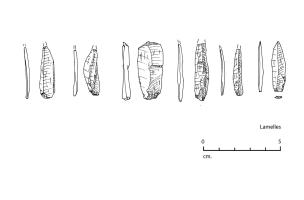 Lamelles découvertes sur le site de fouille de Louviers (Eure) en 2023. Des vestiges du Paléolithique y ont été mis au jour.