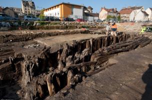  le canal y pourvoit et un système de vannage permet également le contrô