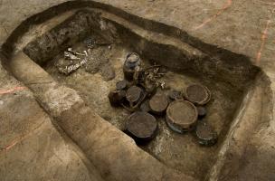 Plusieurs tombes aristocratiques de l'âge du fer (Tène) ont été fouillées en 2010 à Marquion,sur l'emplacement du futur canal Seine-Nord-Europe, contenant une grande quantité de céramiques et mobilier métallique.