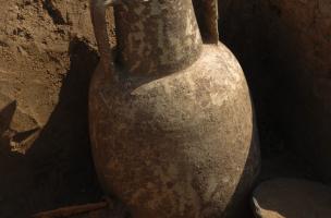Amphore à garum (sauce réalisée à base de poissons fermentés en saumure, proche du nuoc mam actuel) provenant du sud de l'Espagne, mise au jour dans une sépulture à incinération du dernier quart du Ier s. avant notre ère, Oisy-le-Verger (Pas-de-Calais), 2