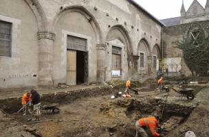 Fouille dans l'ancien collatéral de l'église du couvent des Jacobins, resté à ciel ouvert depuis l'incendie de 1821, Rennes (Ille-et-Vilaine), 2013.