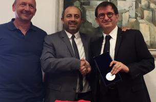 Vescovato, Antoine Poli, président de la Communauté de communes de la Castagniccia-Casinca, Benoît Bruzi, maire de Vescovato et Daniel Guérin, directeur général de l’Inrap