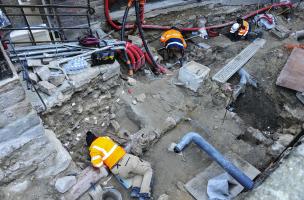 Vue de la fouille préventive en cours sur la Grande Rue au Mont-Saint-Michel 6