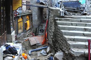 Vue de la fouille préventive en cours sur la Grande Rue au Mont-Saint-Michel 5