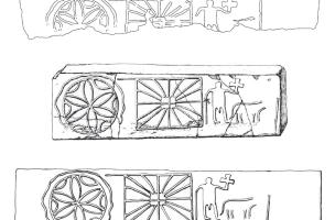 Motif décoratif identique, issu du même moule, observé sur des sarcophages de Noisy-le-Grand, Saint-Germain-des-Prés et Saint-Denis