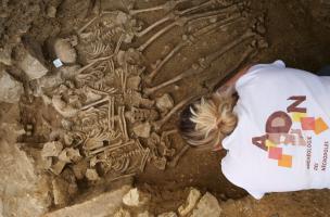 Sépulture multiple de la fin de la période mérovingienne (I.948) Sépulture multiple de la fin de la période mérovingienne (I.948)