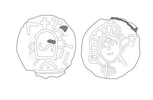 Pièce de monnaie en argent (argentus) du VIe siècle insérée dans le décor en alliage cuivreux du couvercle d’une petite boîte en bois (Nécropole des Mastraits)