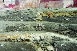 Axe du mur nord du canal, survivance de son tracé dans le parcellaire urbain du XIIIe siècle à nos jours 