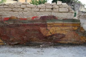 La Verrerie (Arles) - Paroi peinte ornant la pièce de réception fouillée en 2015
