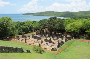 Vue générale des entrepôts du site de château Dubuc