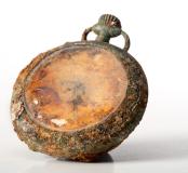 Montre à gousset retrouvée lors de la fouille d'un cimetière provisoire français de la Grande Guerre à Soupir (Aisne), 2004.