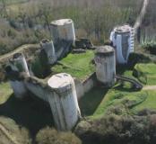 Archéologie du bâti au château du Coudray-Salbart, en Poitou-Charente