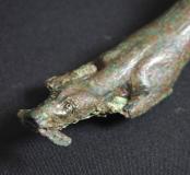 L'anse zoomorphe de l'authepsa.