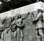 La « résurrection » à Baillet-en-France des bas-reliefs du pavillon soviétique de 1937