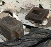 Éléments de bois massif à tenons qui s'inséraient dans les mortaises de la structure.