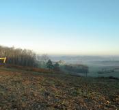 Ouverture d'une tranchée sur le flanc septentrional de la colline