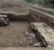 Vestiges des maçonneries qui constituaient quelques-uns des bâtiments de la piperie. 