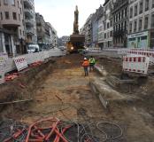 Décapage de la plateforme de circulation du tramway.