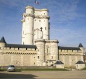Vue du donjon, de son enceinte et du châtelet