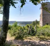 Vue des ruines du château de Pierre-Percée, la tour ouest