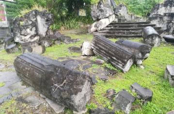Sous le volcan... Dans les ruines de Saint-Pierre de la Martinique