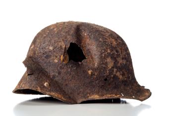 Casque allemand "Stalhelm" modèle 1916, datant de la Grande Guerre et&nbsp; découvert au pied du Mont Renaud à Passel (Oise), 2011.