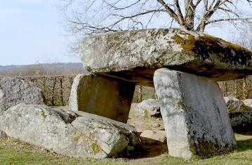 Le Dolmen de la Pierre aux Fées et le Campaniforme