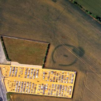 Domfront-en-Champagne (Sarthe) : enclos funéraire de l’Âge du Bronze, récemment rejoint par un cimetière moderne.