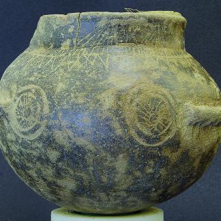 Le vase chasséen de Daurelle à décor soléïforme.