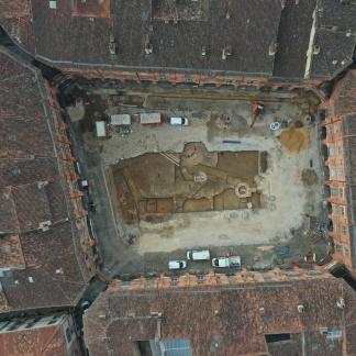 Image réalisée par drone de la fouille archéologique menée par l’Inrap au cœur de la cité de Montauban.