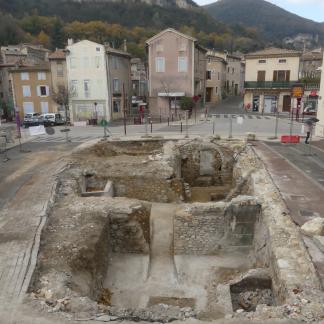 Vue générale de l’emprise des caves depuis l’est.