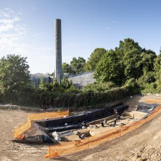 Vue panoramique du site des Tarterêts III. Au second plan, la chaufferie des années 1970 classée aux Monuments Historiques.