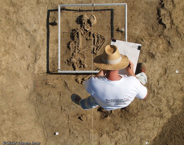 Relevé après la fouille d'une tombe datée du Néolithique moyen (Chasséen), Blagnac (Haute-Garonne), 2008-2009