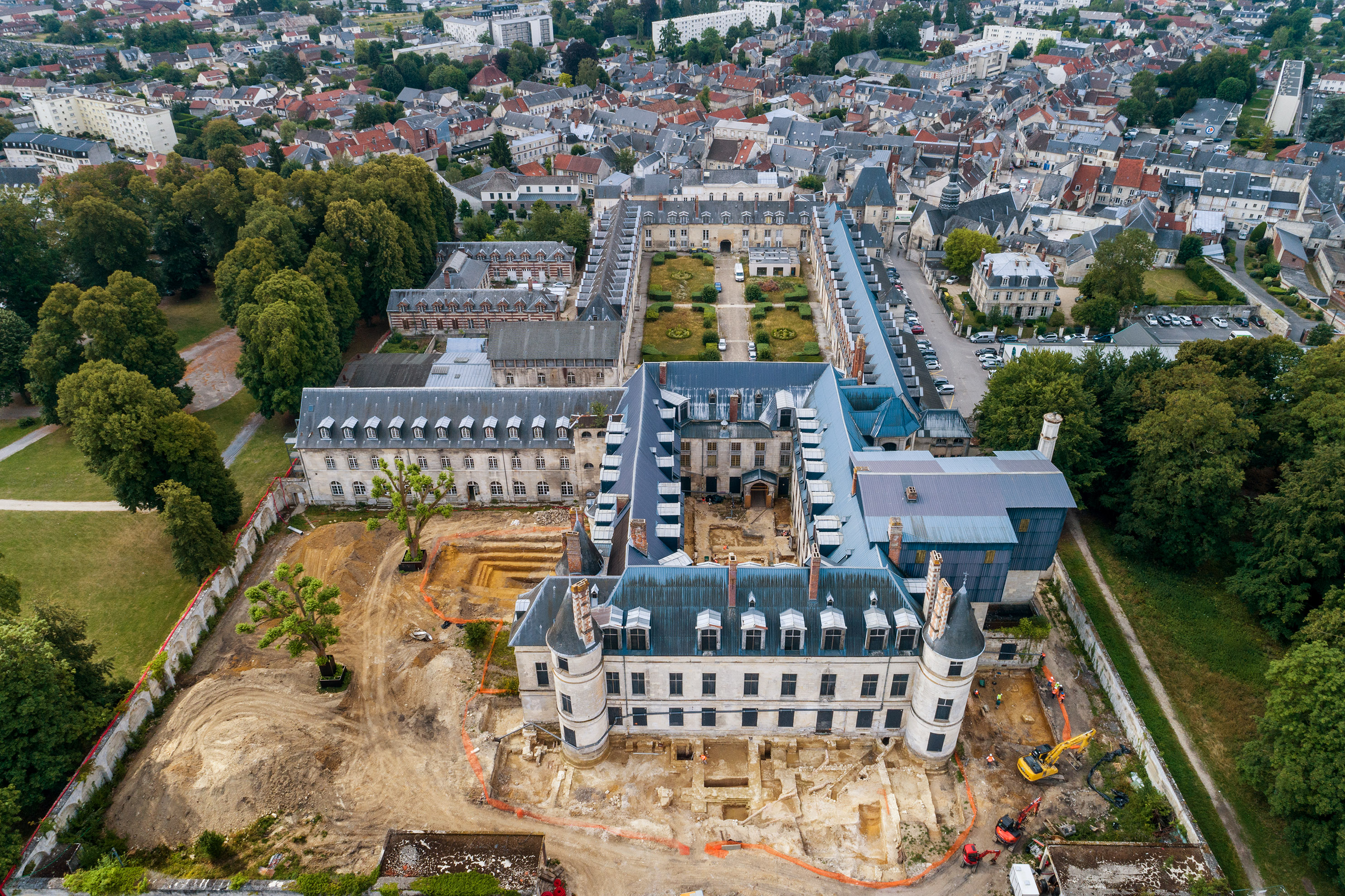 Vue générale de la fouille du château de Villers-Cotterêts 