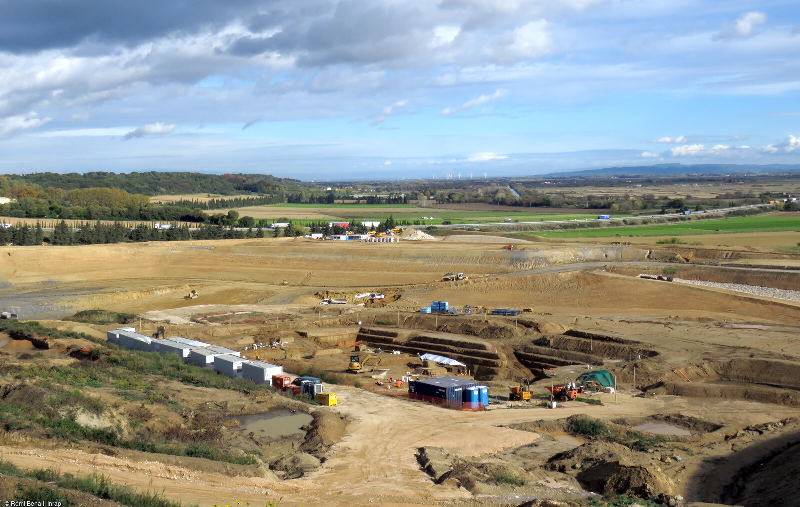 Au pied des Costières de Nîmes, aux portes de la Camargue, le site de Bellegarde (Gard) fouillé en 2016 a livré un important mobilier paléolithique. 