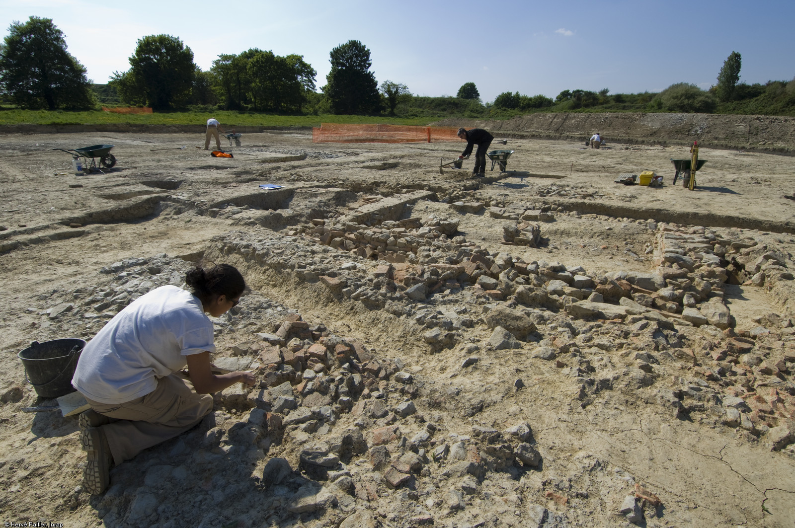 Fouille de bâtiments agricoles gallo-romains découverts dans le quartier de Beauregard en périphérie de Rennes (Ille-et-Vilaine) à l'été 2011.