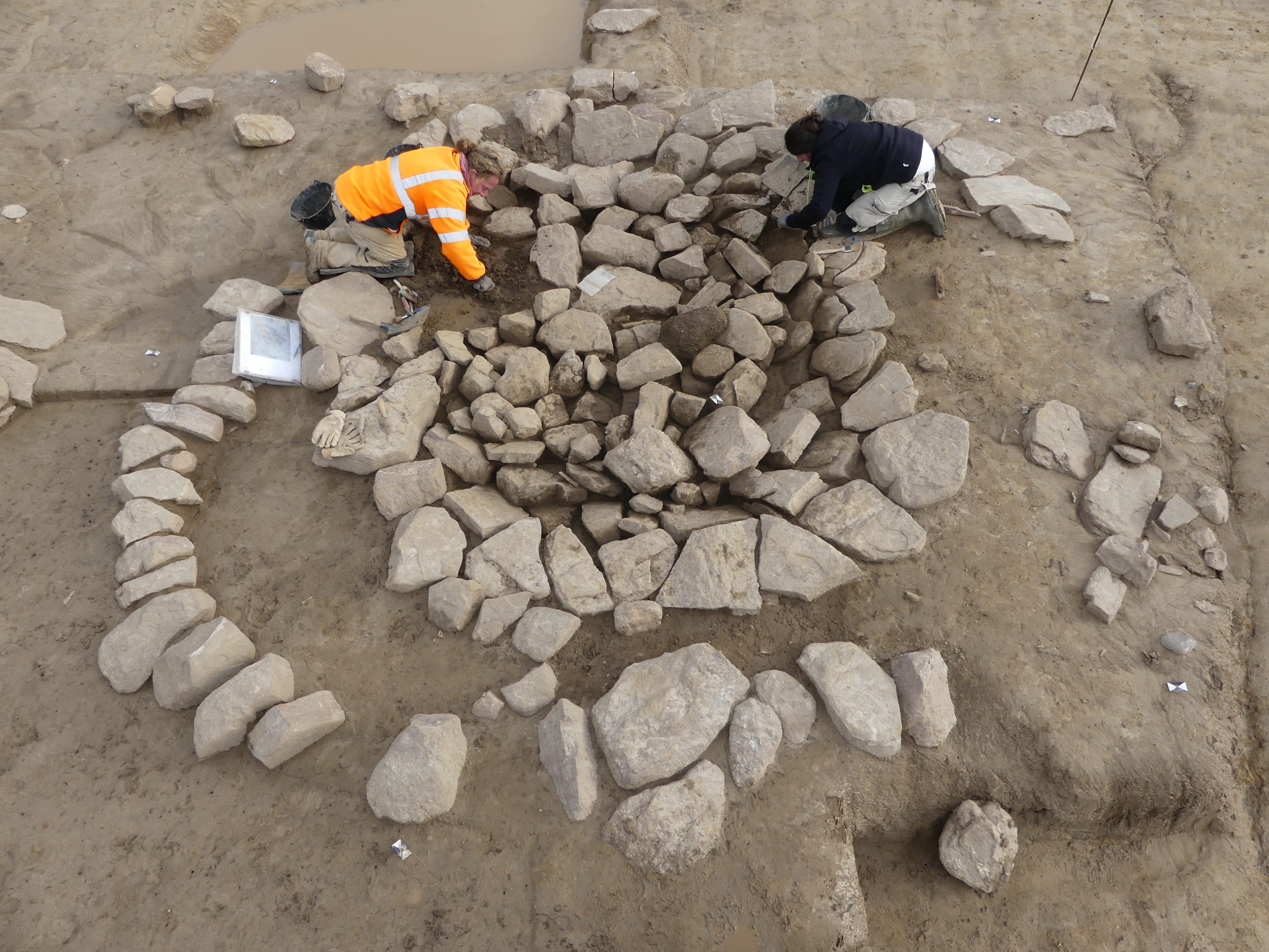 Tumulus en cours de fouille Erquy, tumulus_21